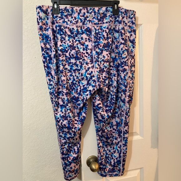 Like new Tek Gear workout leggings size 2X - Picture 2 of 6